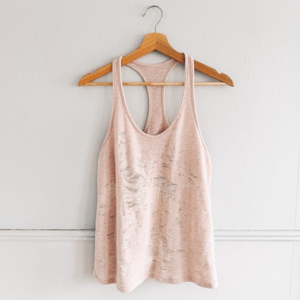 ALO YOGA > Distressed Racerback Tank